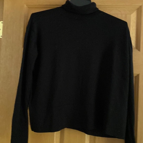 Everlane The Lux Wool Square black turtleneck no longer available/keeping - Picture 2 of 9